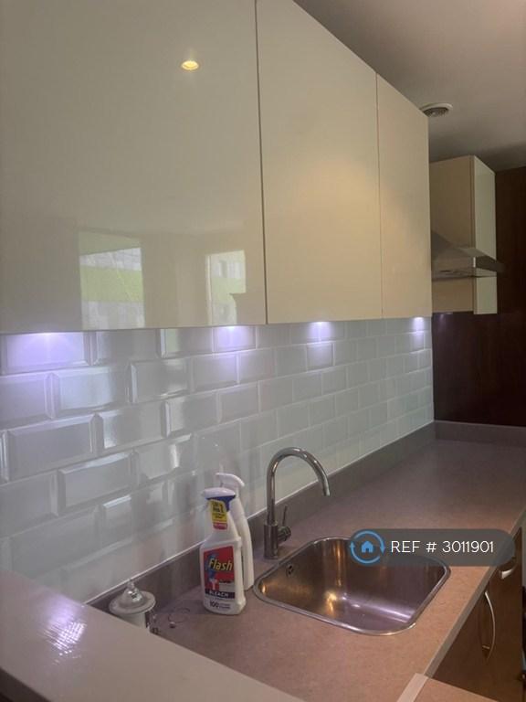Apartment in Barking - View 5