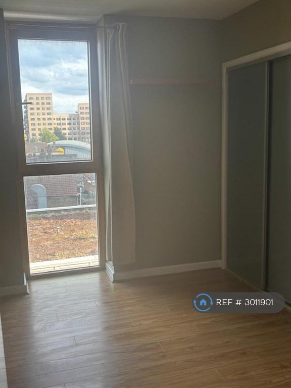 Apartment in Barking - More