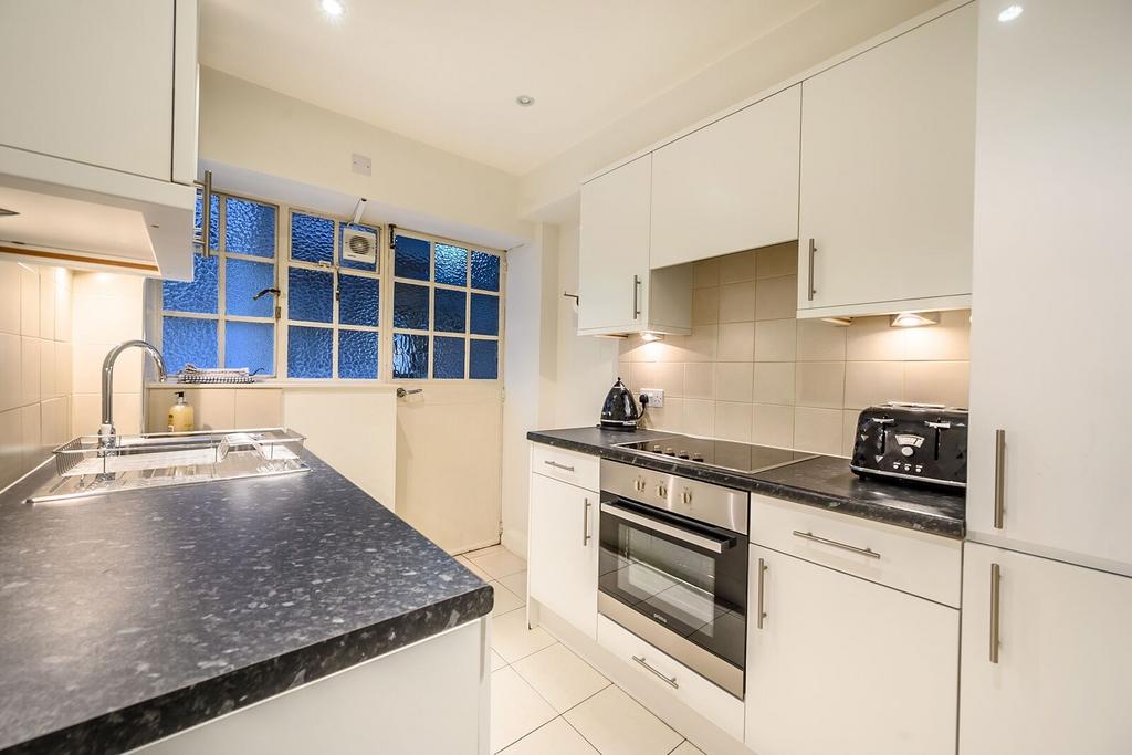 Apartment in London - View 3