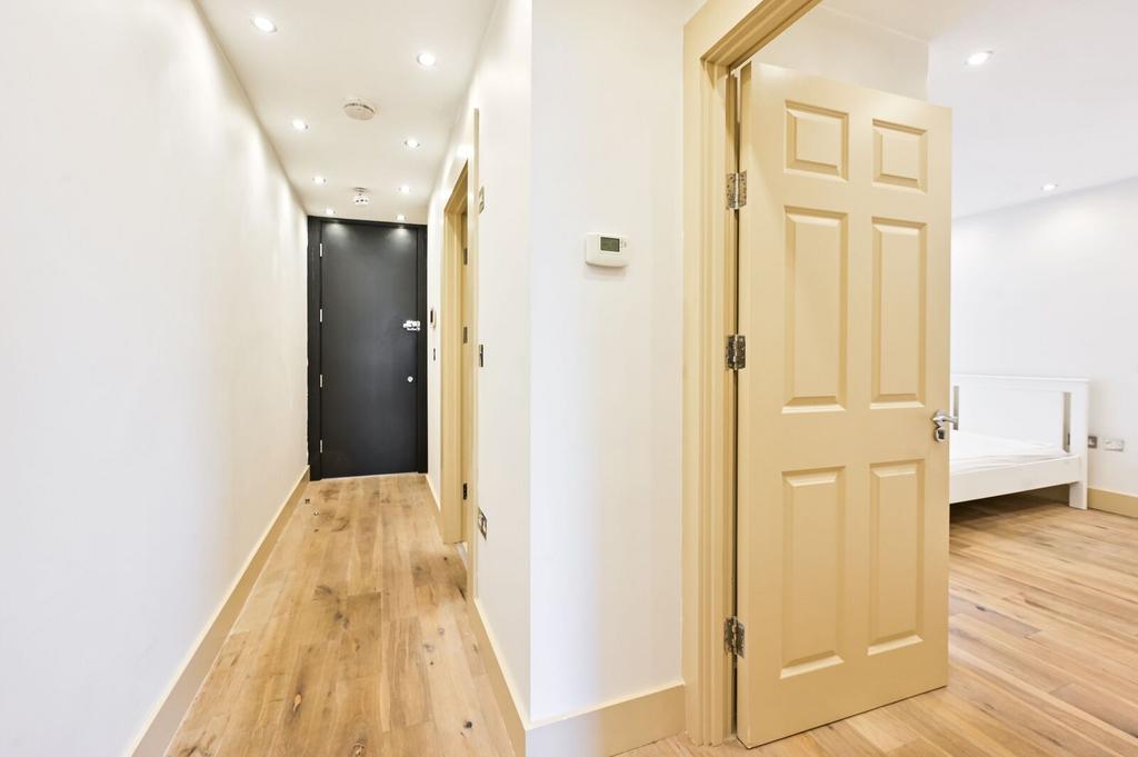 Apartment in London - View 5