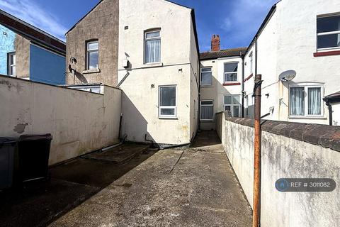 2 bedroom flat to rent, Warbreck Drive, Blackpool, FY2
