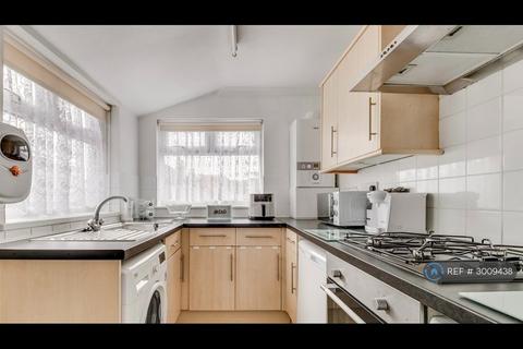 1 bedroom flat to rent, Selsdon Road, London, CR2