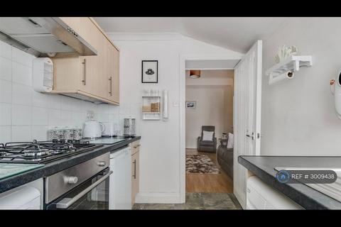 1 bedroom flat to rent, Selsdon Road, London, CR2