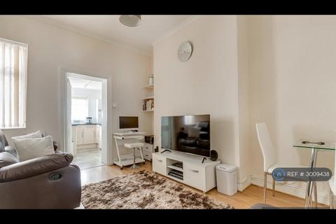 1 bedroom flat to rent, Selsdon Road, London, CR2