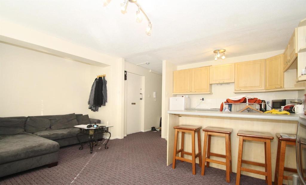 Apartment in London - View 2