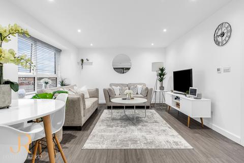 1 bedroom apartment for sale, Lampits, Hoddesdon EN11