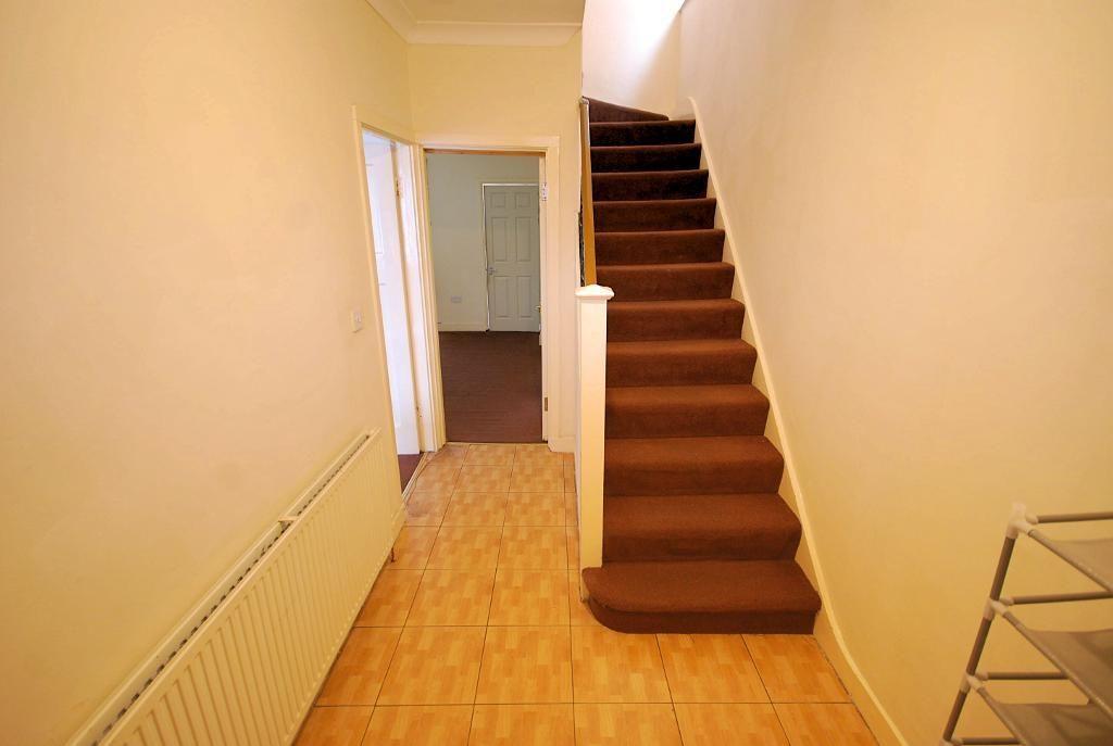 House in WEMBLEY - View 2