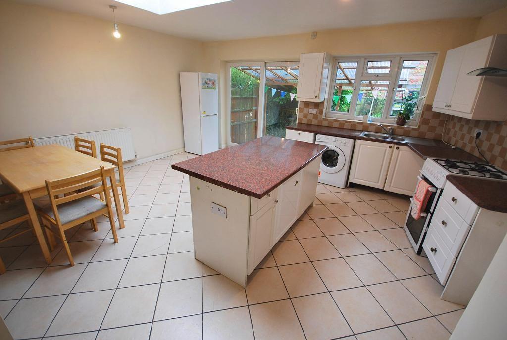 House in WEMBLEY - View 4