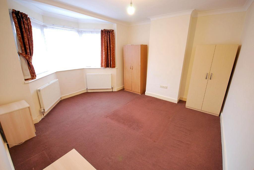 House in WEMBLEY - More