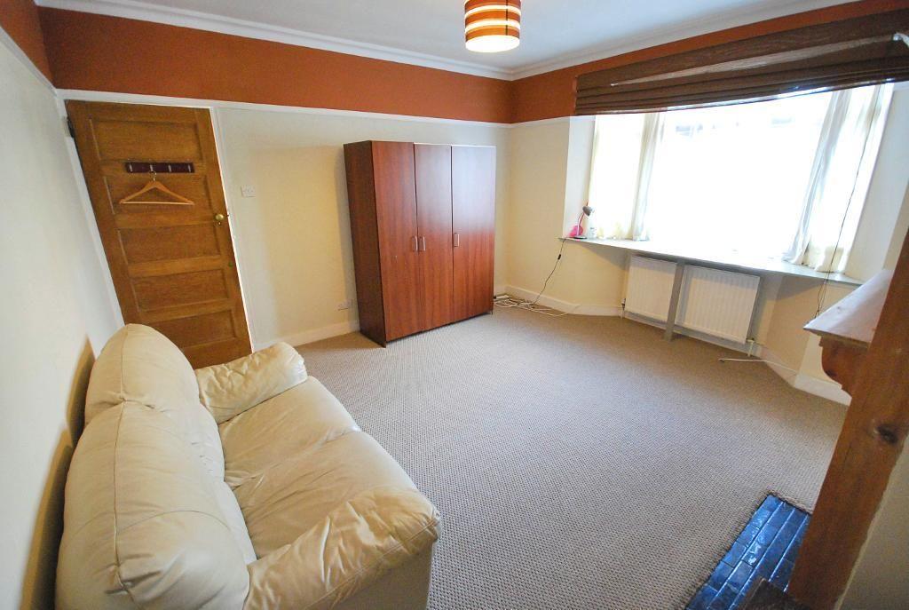 House in WEMBLEY - More