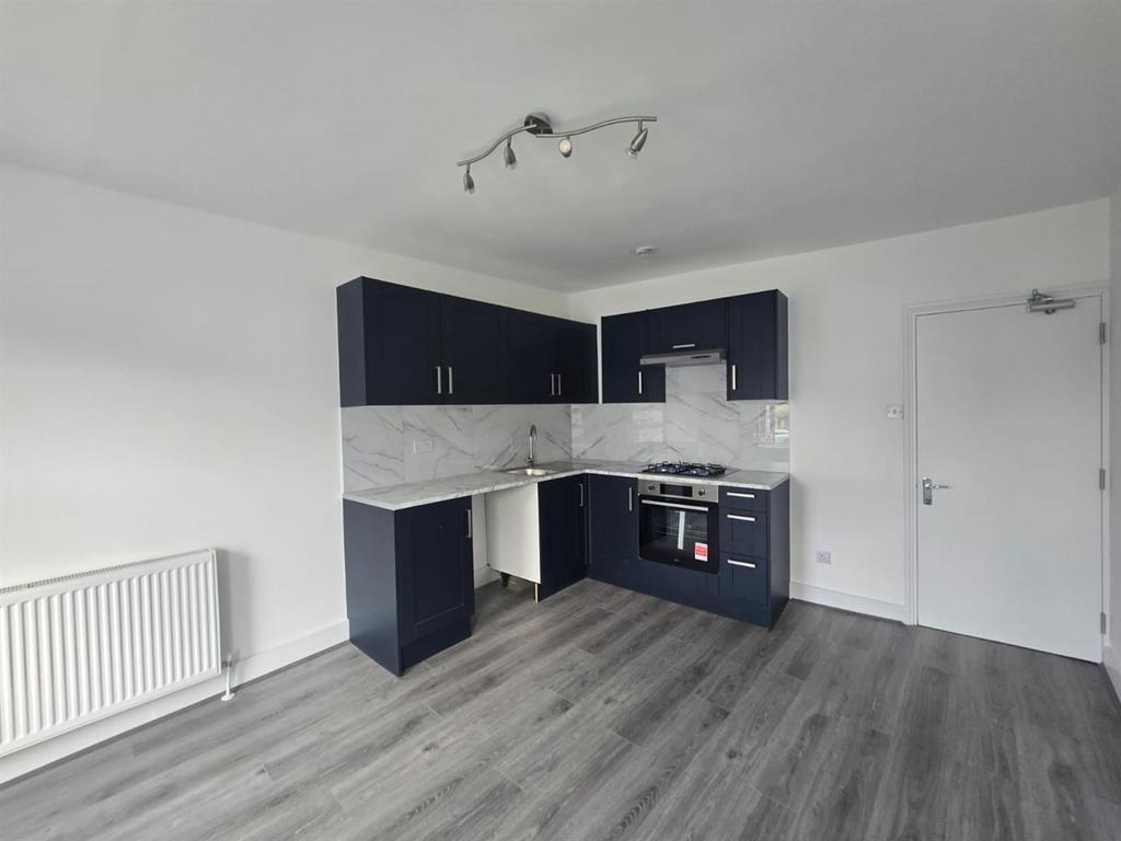 Apartment in Croydon - View 2