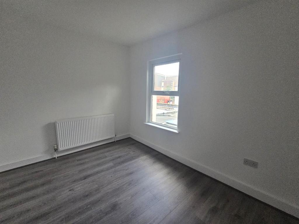 Apartment in Croydon - More