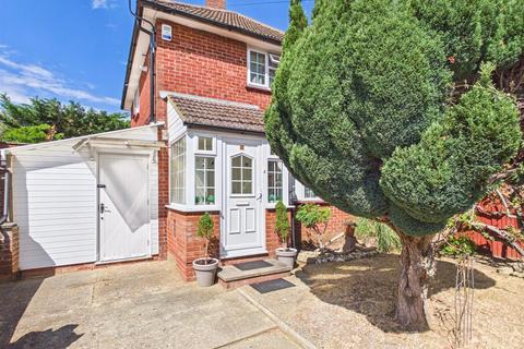 2 bedroom end of terrace house for sale, Warbank Crescent, New Addington, Croydon