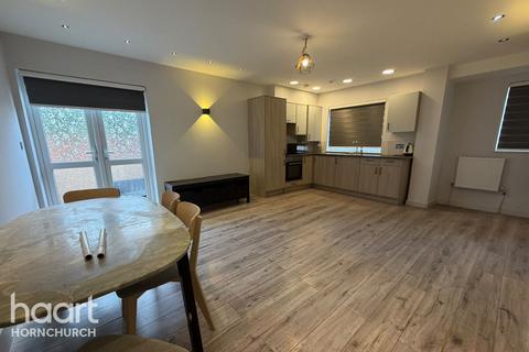 2 bedroom apartment to rent, Purbeck Road, HORNCHURCH