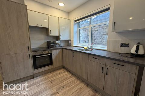 2 bedroom apartment to rent, Purbeck Road, HORNCHURCH