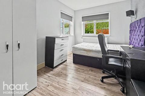 2 bedroom apartment to rent, Purbeck Road, HORNCHURCH