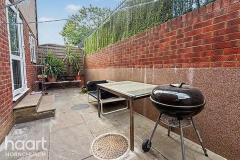 2 bedroom apartment to rent, Purbeck Road, HORNCHURCH