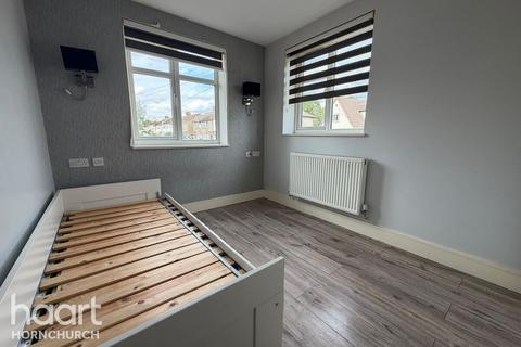 2 bedroom apartment to rent, Purbeck Road, HORNCHURCH