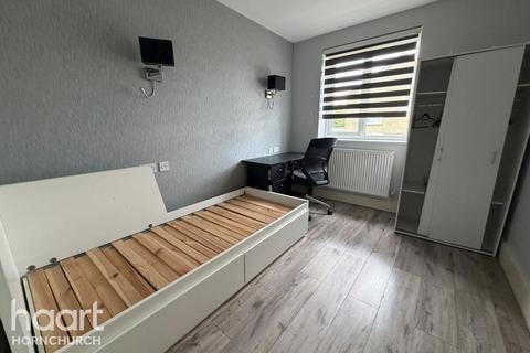 2 bedroom apartment to rent, Purbeck Road, HORNCHURCH