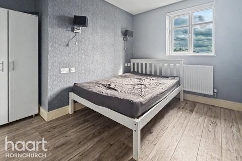 2 bedroom apartment to rent, Purbeck Road, HORNCHURCH