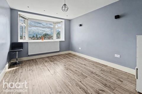 2 bedroom apartment to rent, Purbeck Road, HORNCHURCH