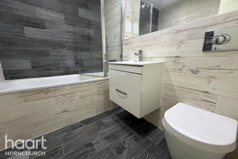 2 bedroom apartment to rent, Purbeck Road, HORNCHURCH