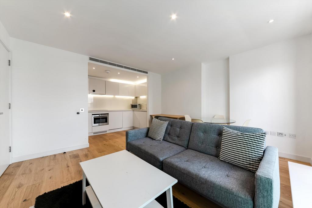 Apartment in Nr Canary Wharf - More
