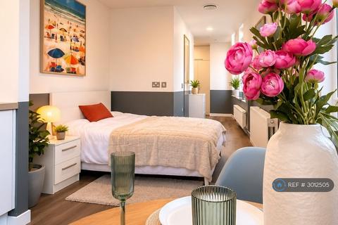 Studio to rent, The Junction, Nottingham, NG1