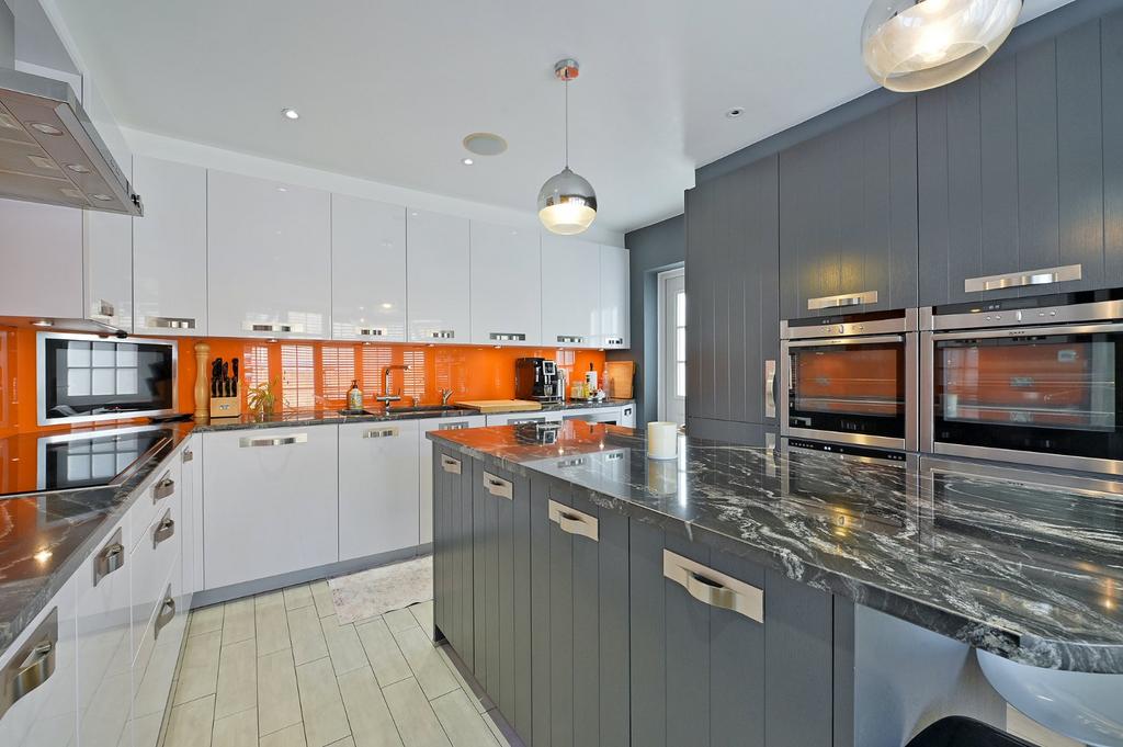 House in Stanmore - View 5