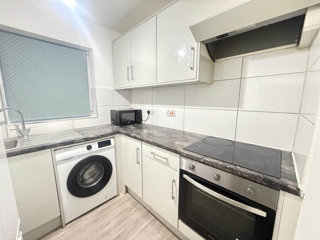 Apartment in Uxbridge - View 2