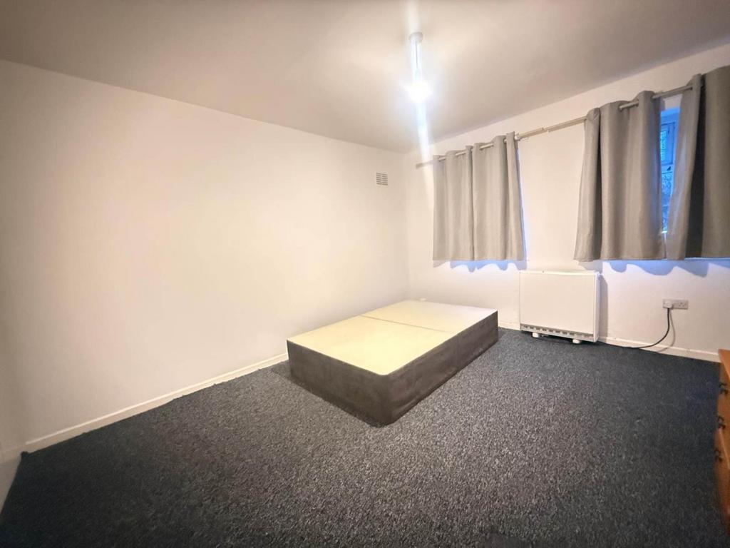 Apartment in Uxbridge - View 3