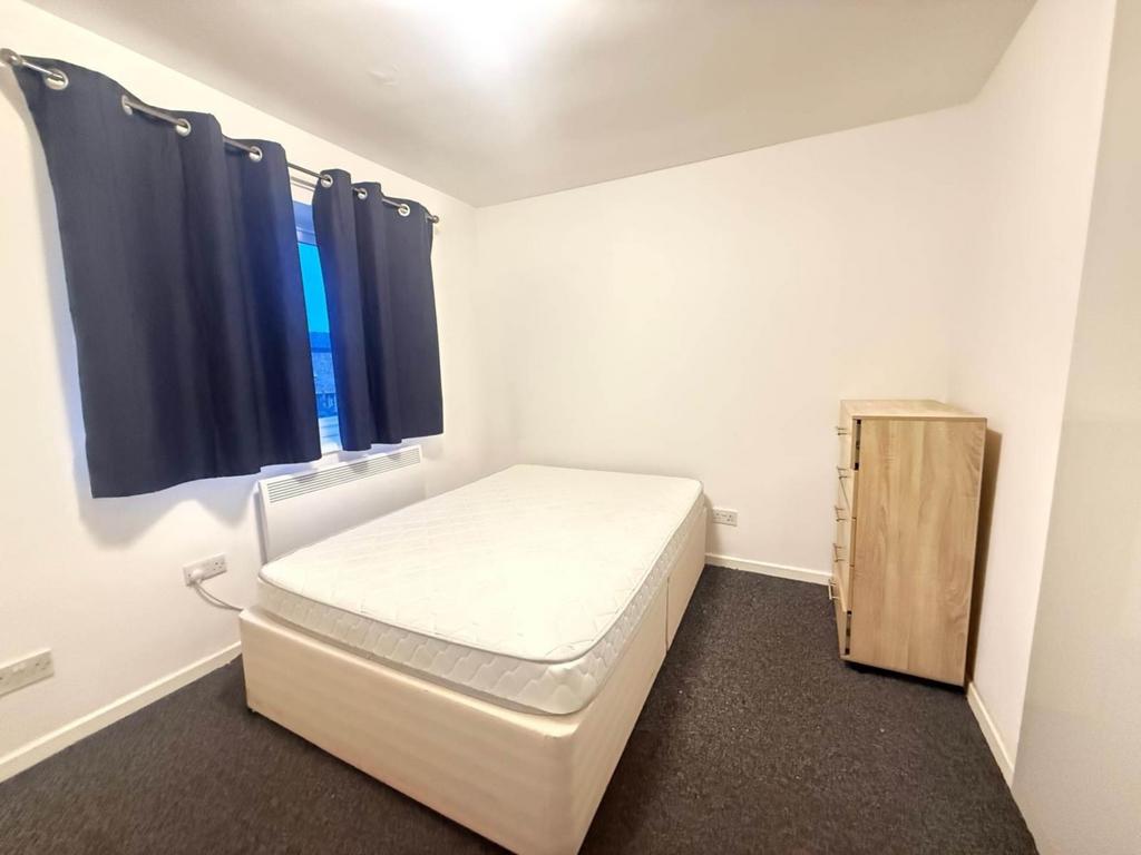 Apartment in Uxbridge - View 4