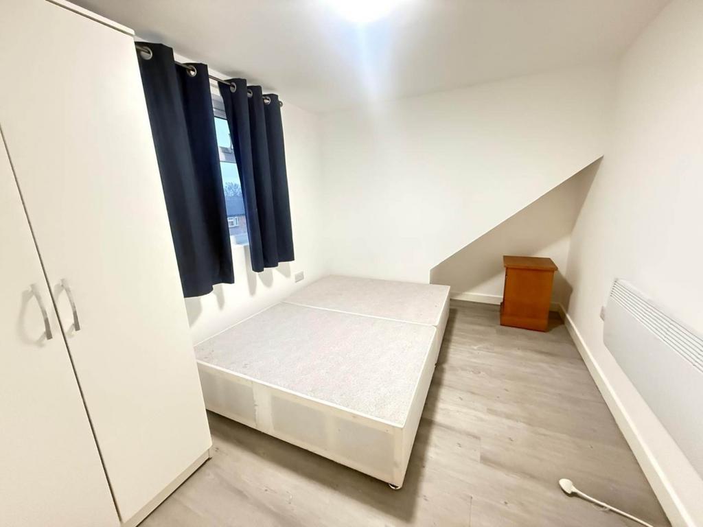 Apartment in Uxbridge - View 5