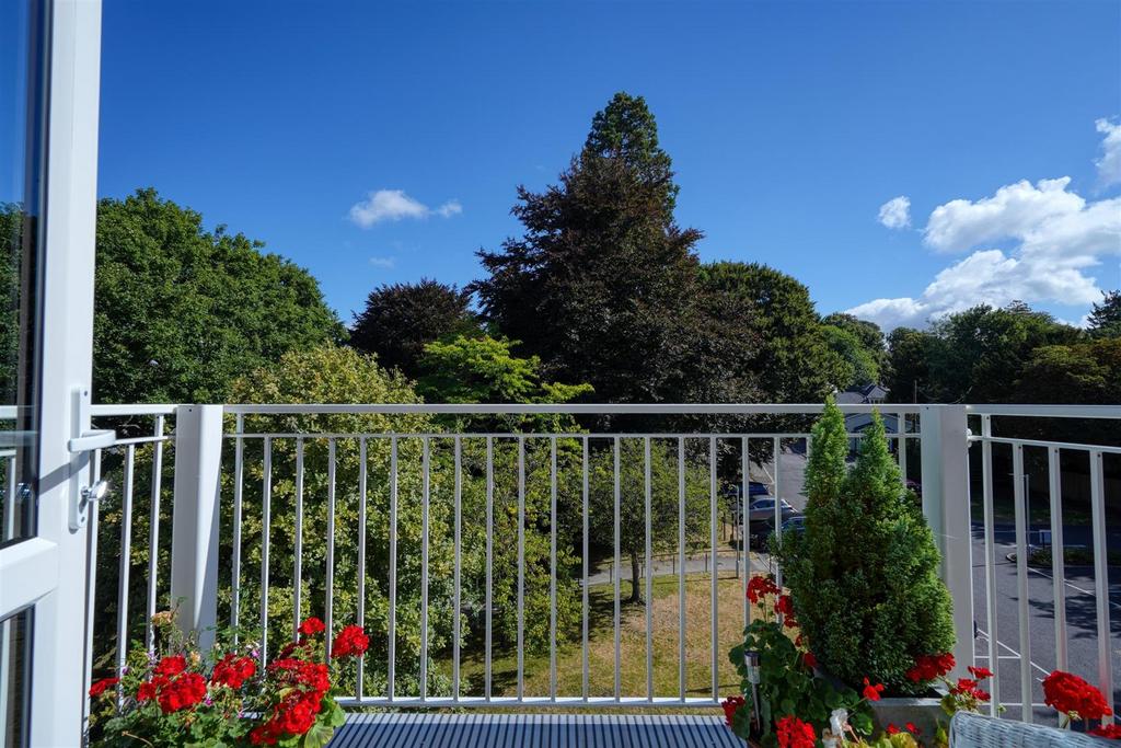 Apartment in Devizes - More