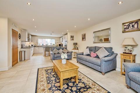 2 bedroom detached bungalow for sale, Magnolia Close, March