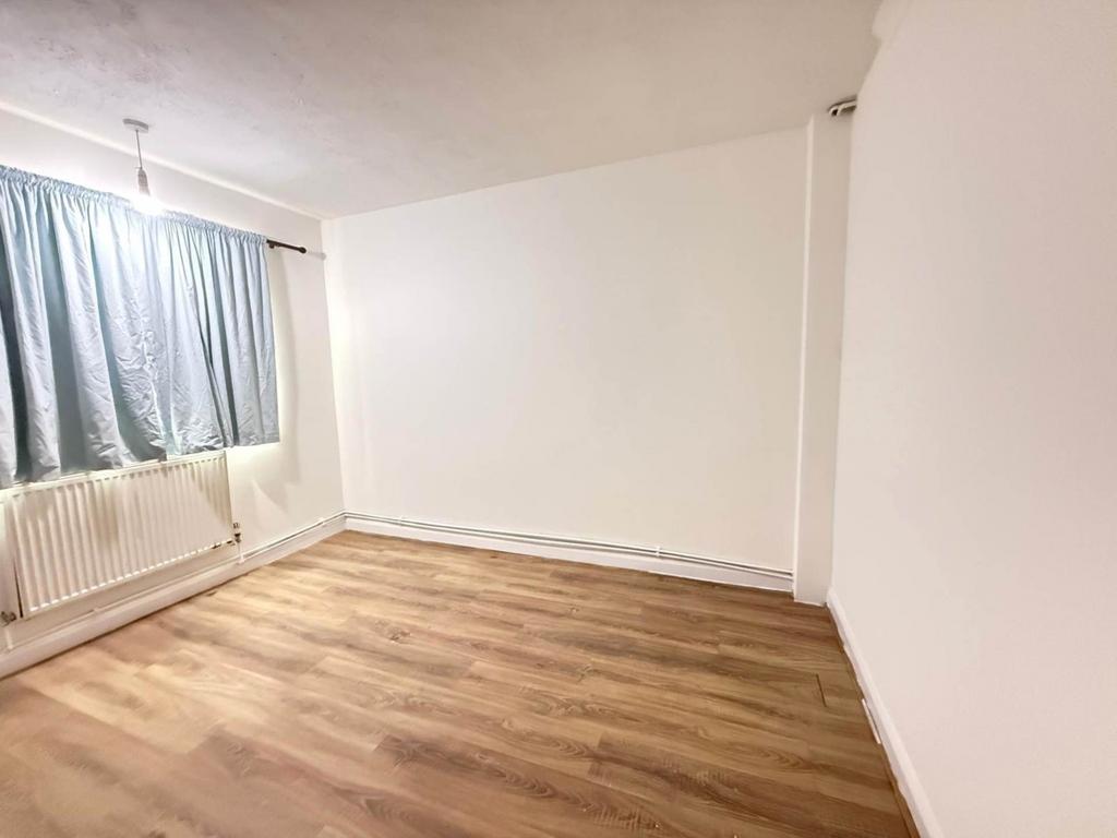 Apartment in Hayes - View 3