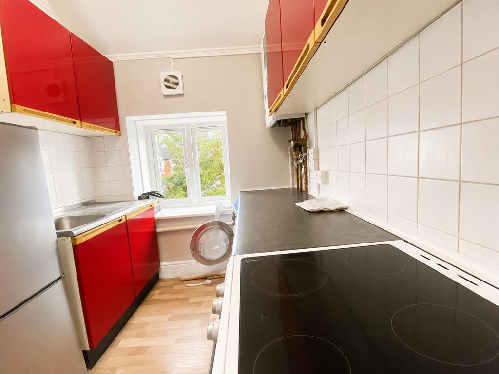 Apartment in Purley - View 5