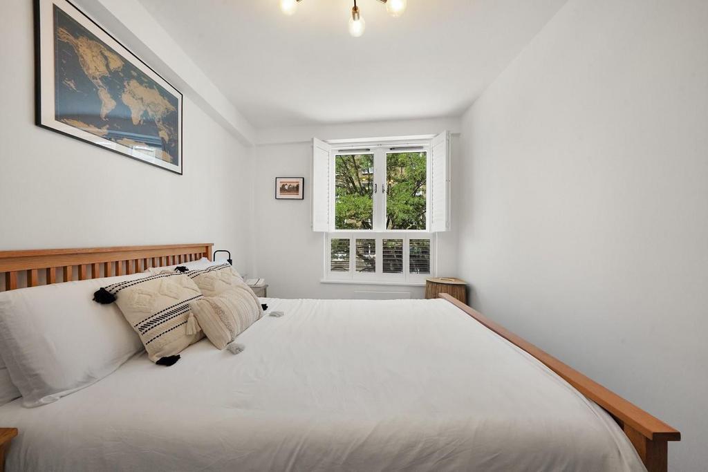 Apartment in London, St. George in the East, Shadwell - View 2