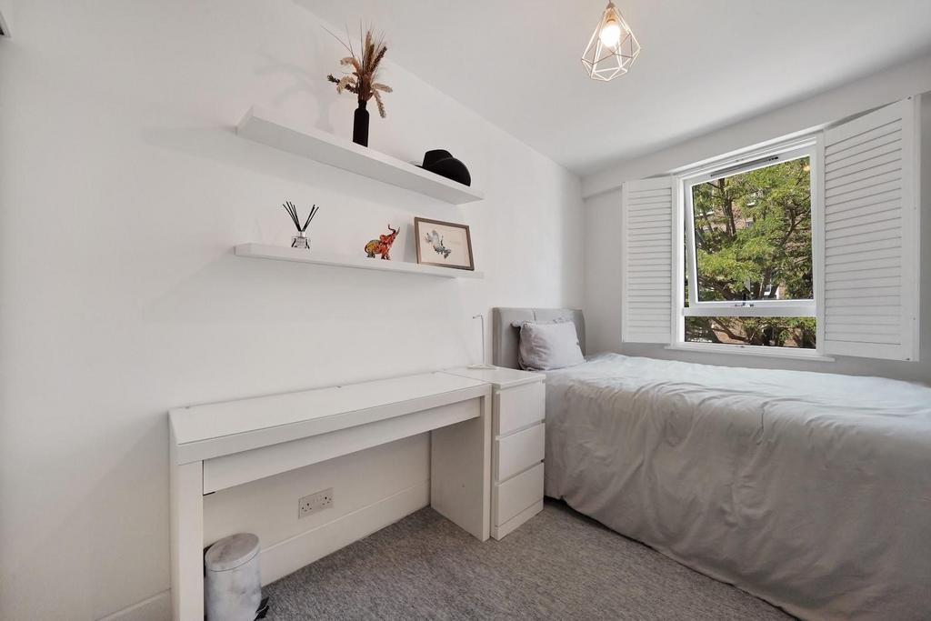 Apartment in London, St. George in the East, Shadwell - View 3
