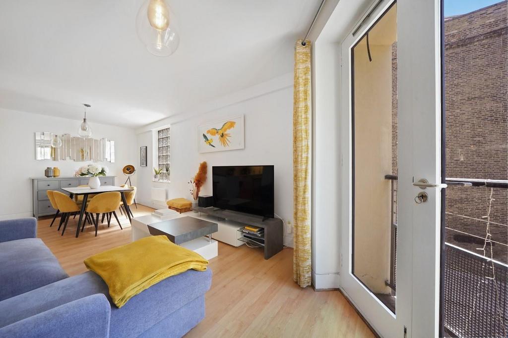 Apartment in London, St. George in the East, Shadwell - More