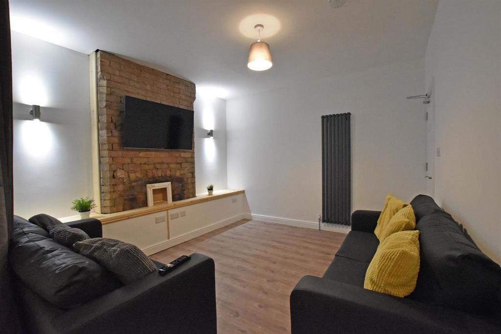House in Nottingham, Sneinton - View 2