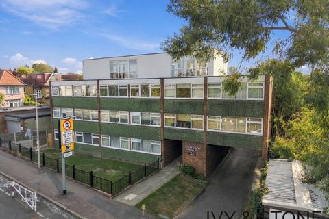 2 bedroom apartment for sale, Valley Court, Woodford Green, IG8