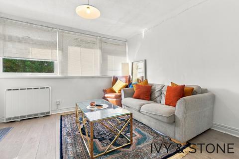 2 bedroom apartment for sale, Valley Court, Woodford Green, IG8
