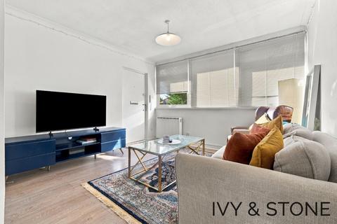 2 bedroom apartment for sale, Valley Court, Woodford Green, IG8