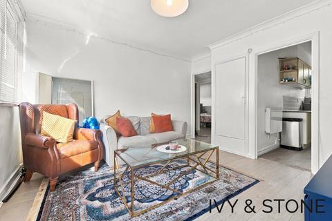 2 bedroom apartment for sale, Valley Court, Woodford Green, IG8
