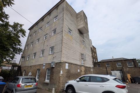 2 bedroom flat to rent, London Road, Dover, Kent, CT17