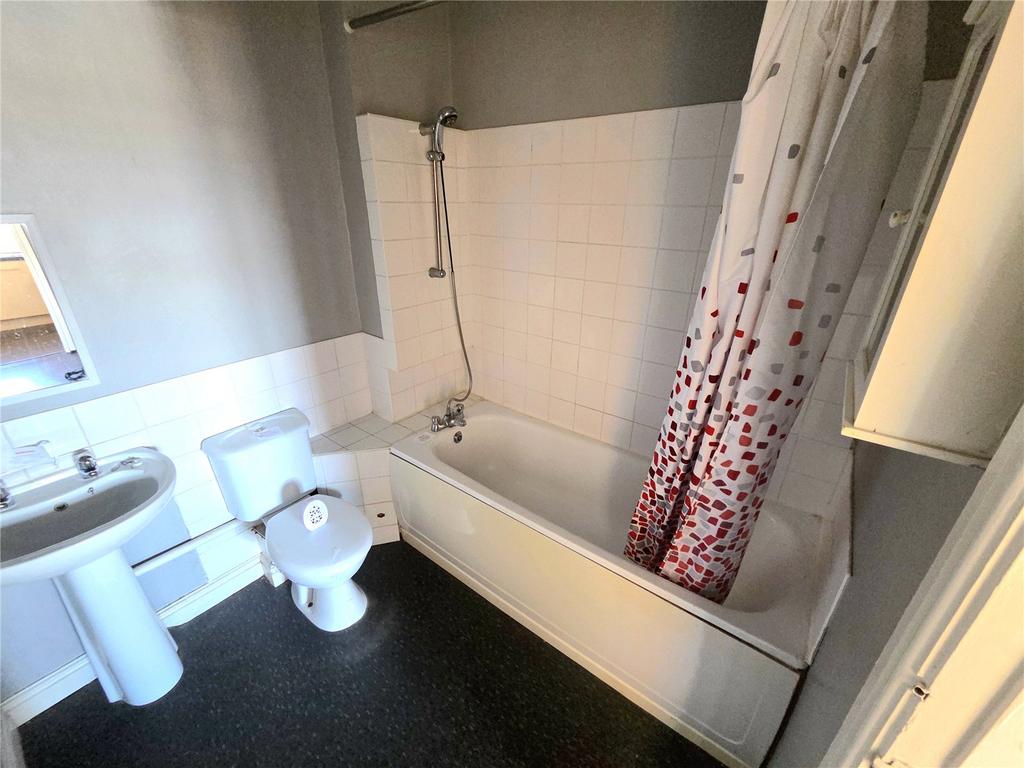 Apartment in Liverpool - More