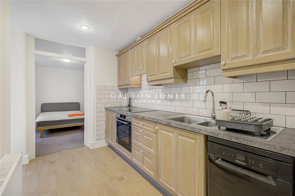 Apartment in Westminster - More