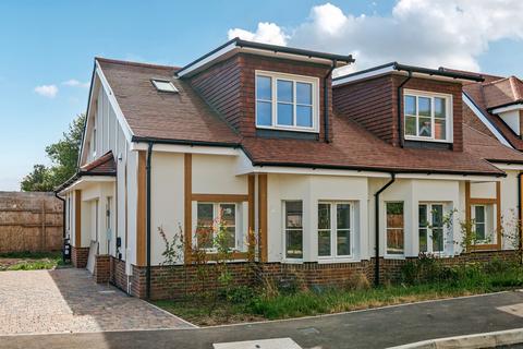 Willamette Close, Oregon Square, Orpington, BR6