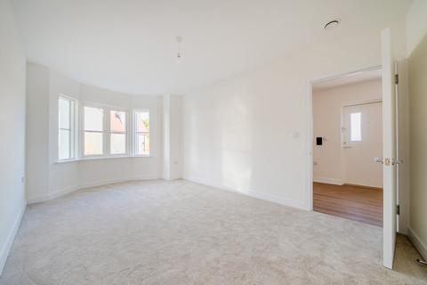 2 bedroom semi-detached house for sale, Willamette Close, Oregon Square, Orpington, BR6
